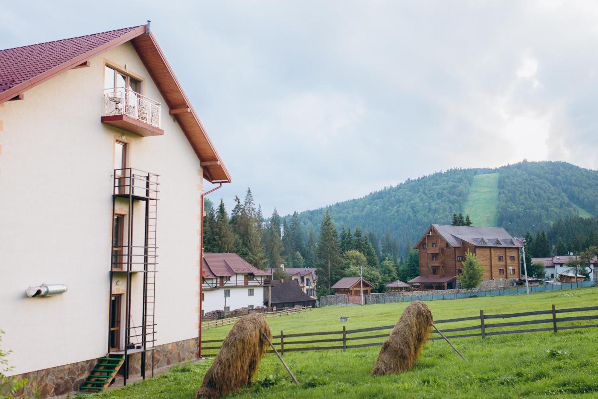 Sadyba U Halyny Sunrise Bukovel Exterior photo